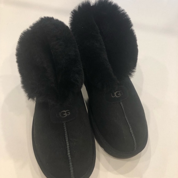 UGGS BOOTS - Picture 2 of 9